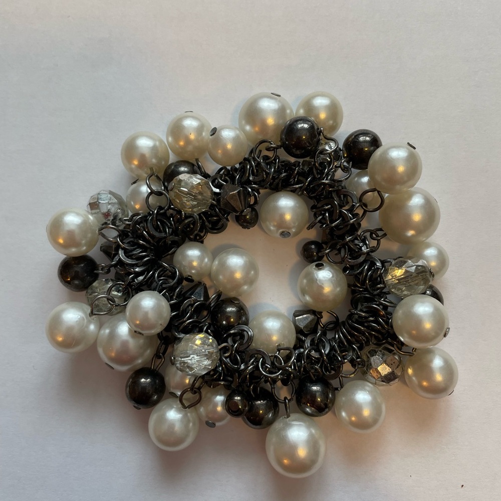 Elegant Stretchable Pearl and Metal Bead Bracelet